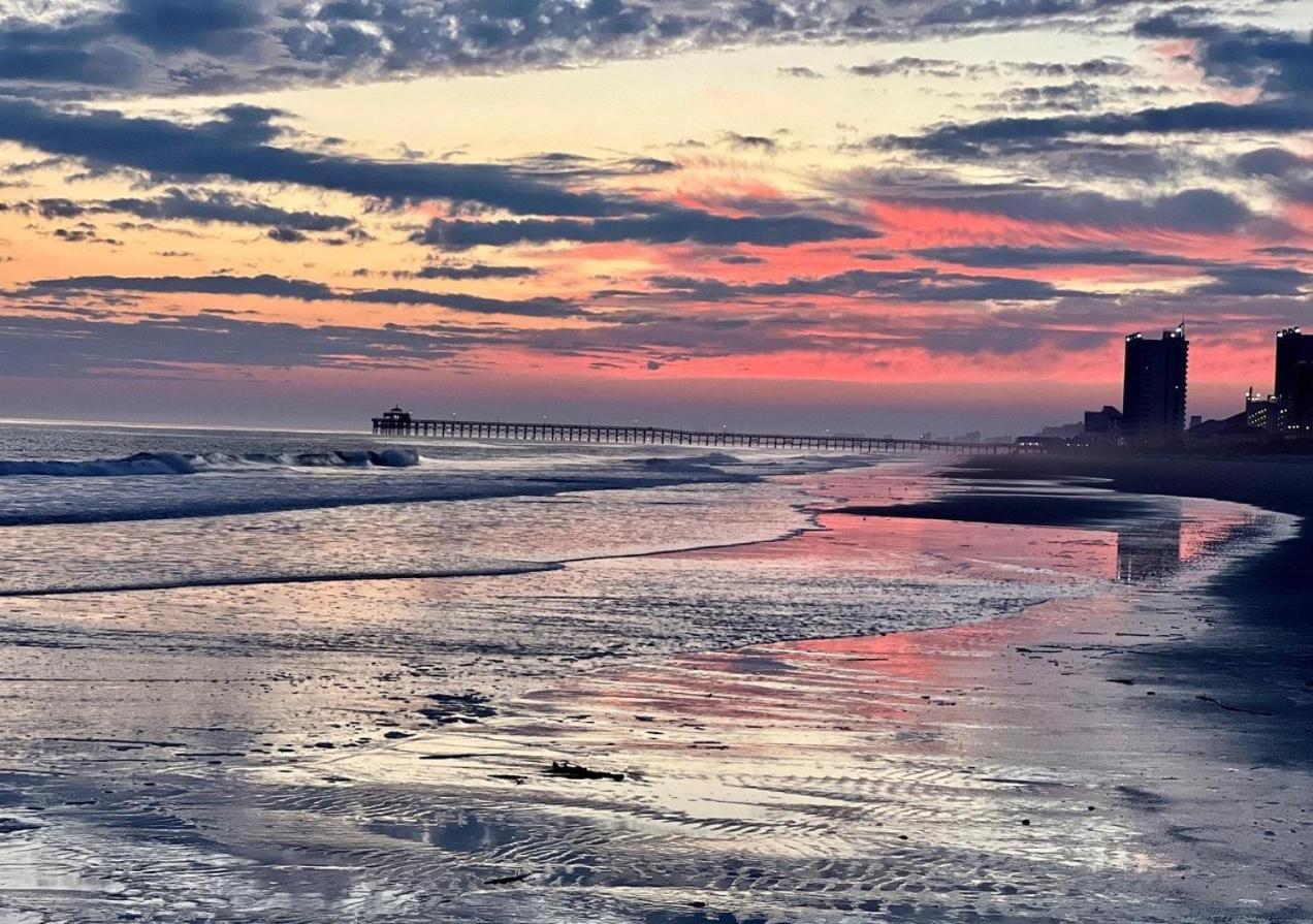Beautiful Beachfront-Oceanfront First Floor 2Br 2Ba Condo In Cherry Grove, North Myrtle Beach! Renovated With A Fully Equipped Kitchen, 3 Separate Beds, Pool, Private Patio & Steps To The Sand! Bagian luar foto